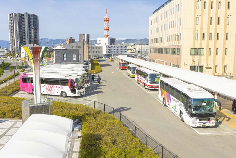 各地へ向かう大型バスが集まる「ユメリアバスパーク」